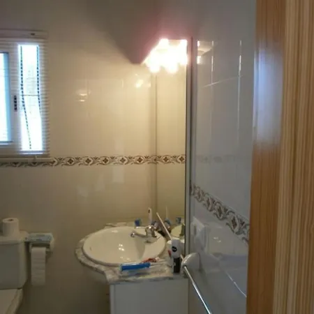 Self Contained Hillside With Stunning Vistas *